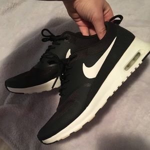 PERFECT condition Nike air max Thea